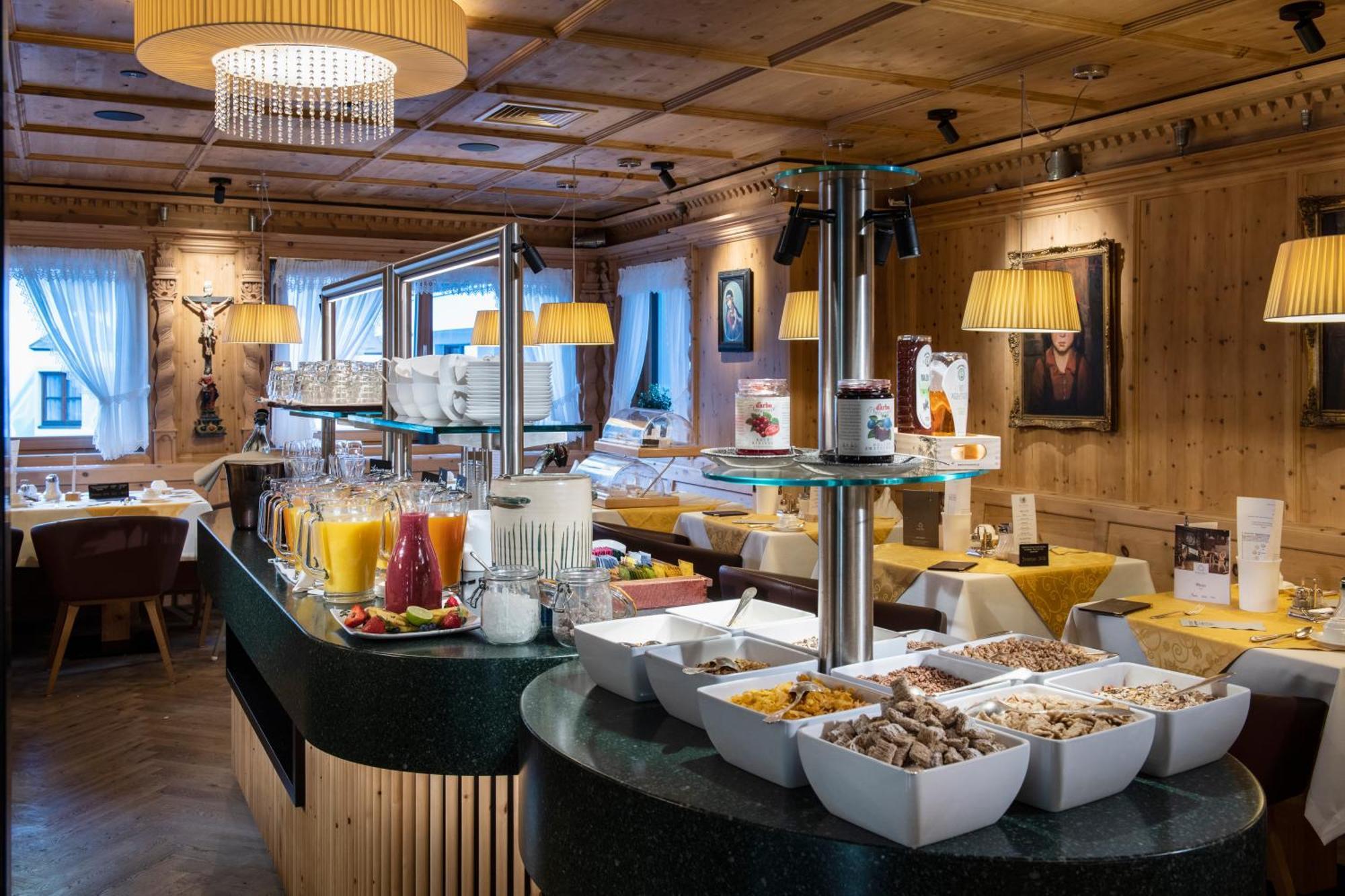 Hotel Goldener Adler - Im Sommer Silvretta Card Premium Inkludiert Ischgl Exterior foto