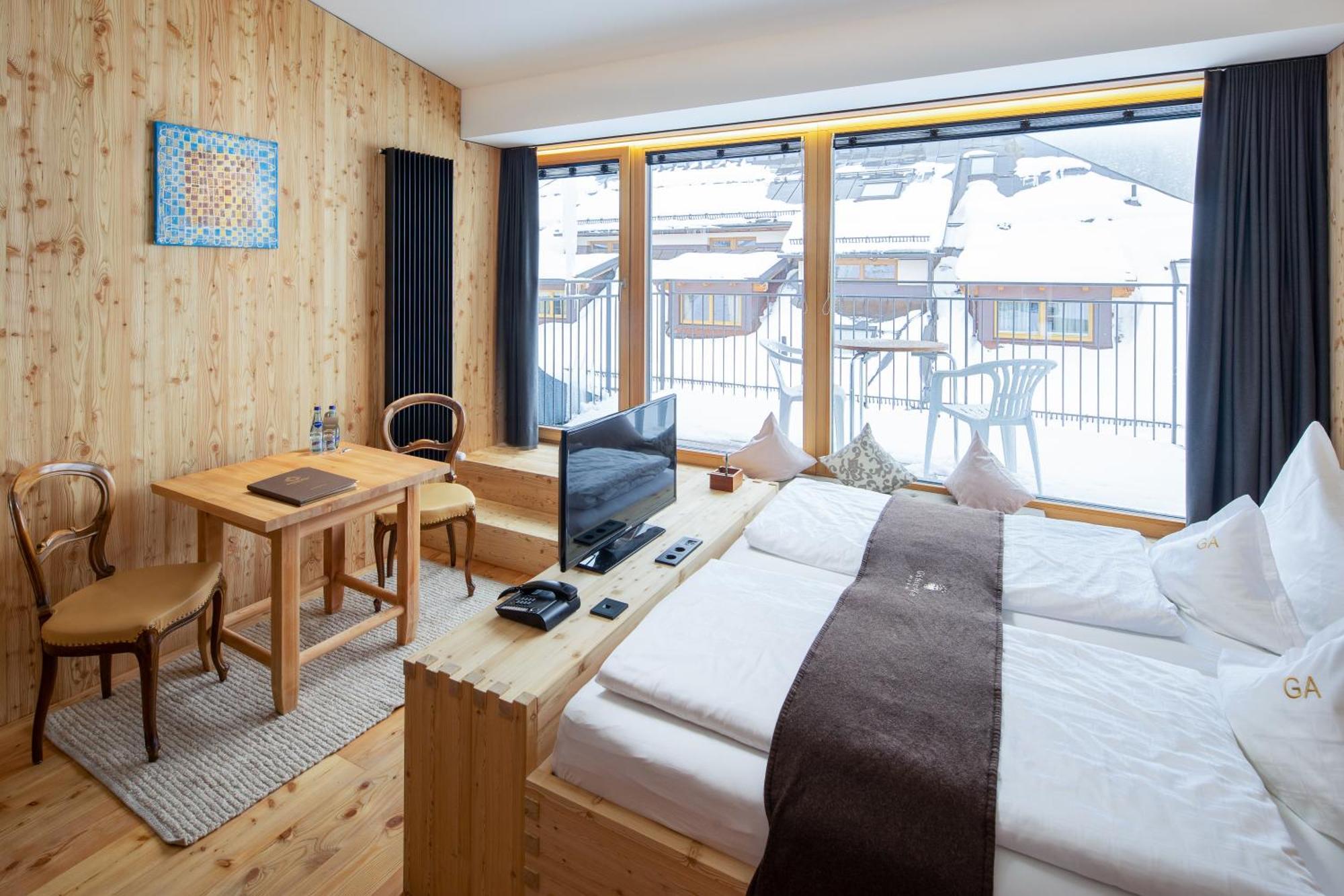 Hotel Goldener Adler - Im Sommer Silvretta Card Premium Inkludiert Ischgl Exterior foto